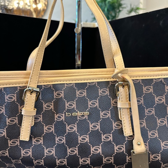 bebe Gorgeous Patterned Tote Bag - Picture 4 of 11